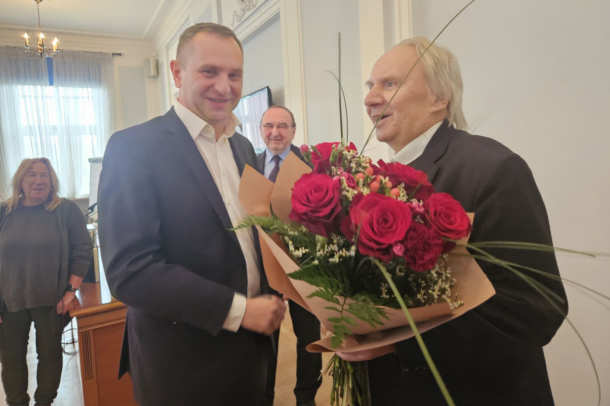 Zdjęcie przedstawia dyrektora IBL PAN Grzegorza Marca i prof. Jerzego Snopka